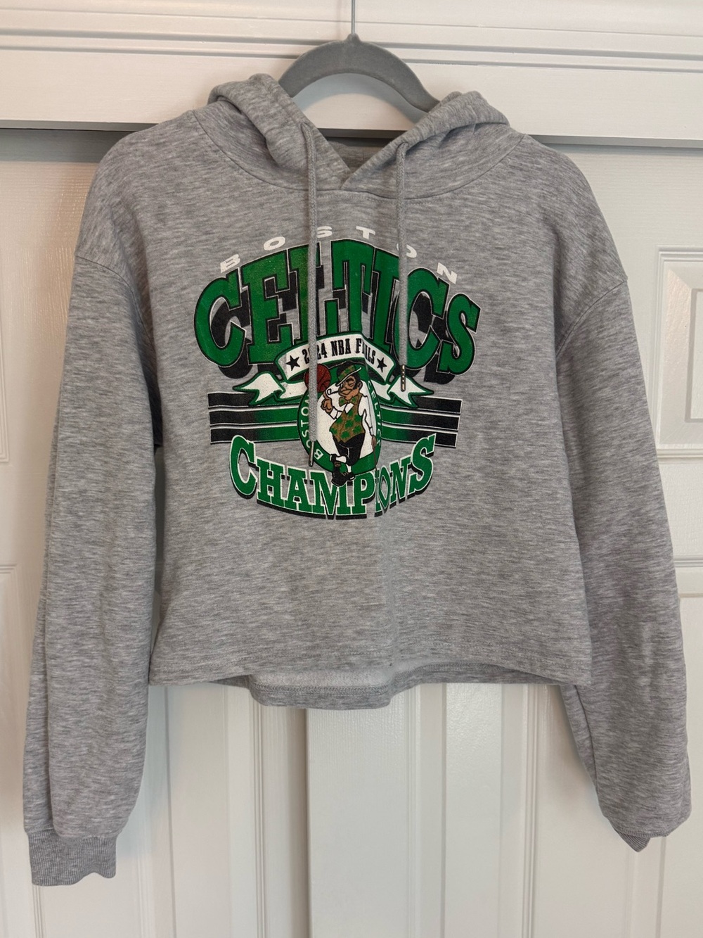 Boston Celtics 2024 Champions Heather Gray Cropped Hoodie